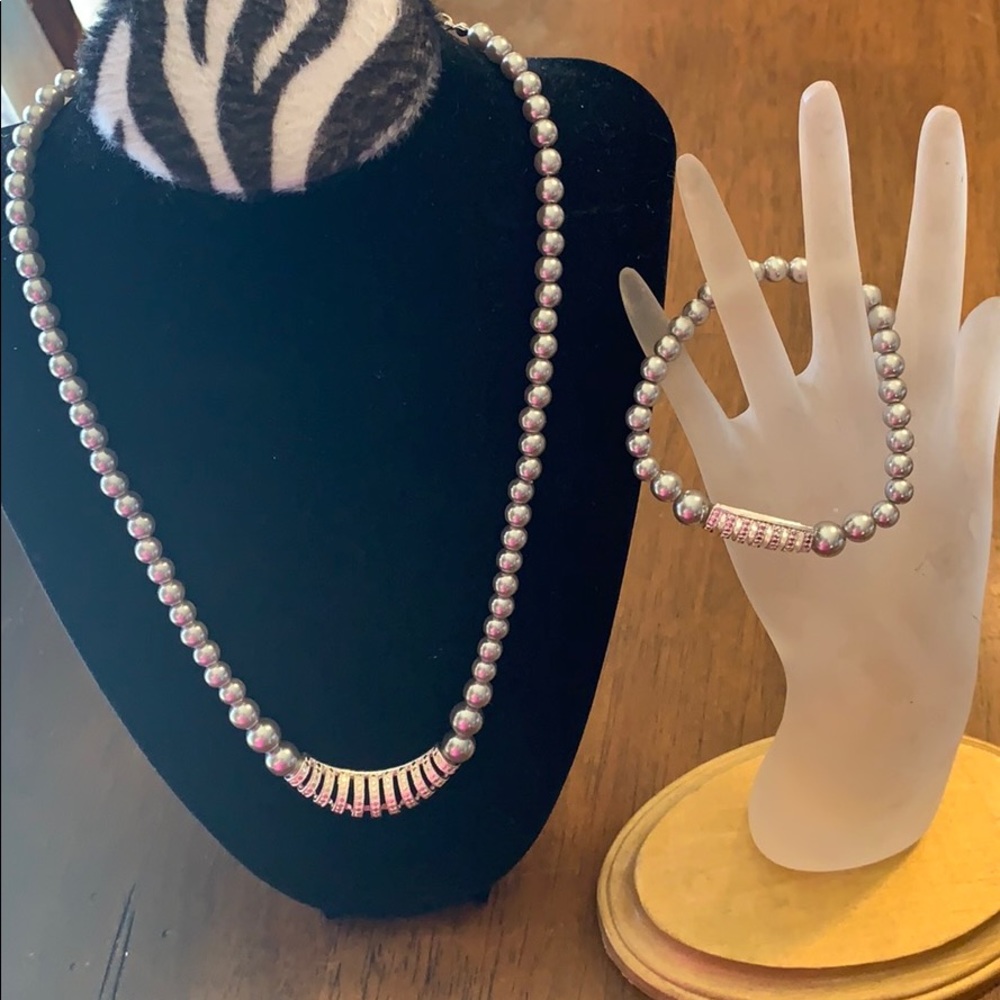 SAQ necklace and bracelet set